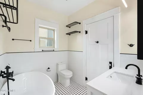 Bath - 332 E Windsor Ave, Phoenix, AZ 85004 photo 5 of 7