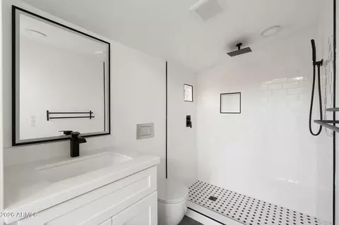 Bath - 332 E Windsor Ave, Phoenix, AZ 85004 photo 7 of 7