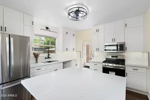Kitchen - 332 E Windsor Ave, Phoenix, AZ 85004 photo 5 of 8