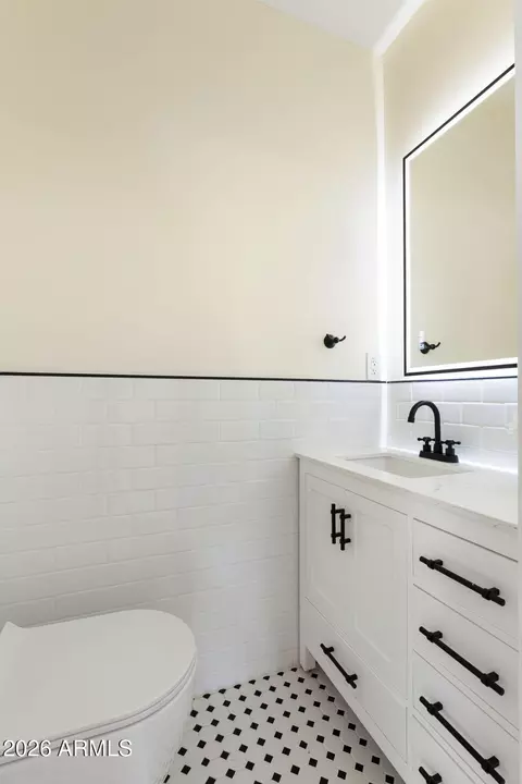 Bath - 332 E Windsor Ave, Phoenix, AZ 85004 photo 1 of 7