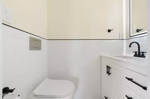 Bath - 332 E Windsor Ave, Phoenix, AZ 85004 photo 2 of 7