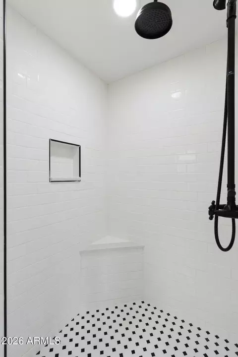 Bath - 332 E Windsor Ave, Phoenix, AZ 85004 photo 6 of 7