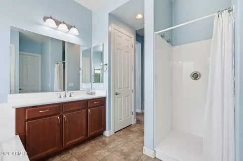 Bath - 7827 S Sequoia Dr, Gilbert, AZ 85298 photo 2 of 5