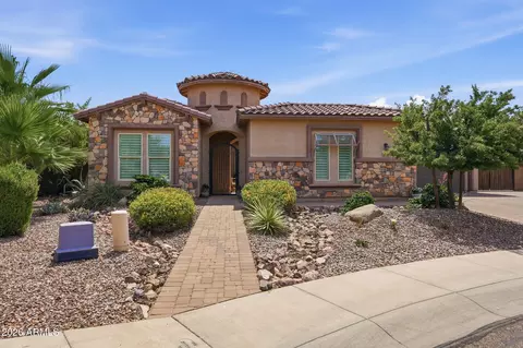 Exterior - 7827 S Sequoia Dr, Gilbert, AZ 85298 photo 3 of 14