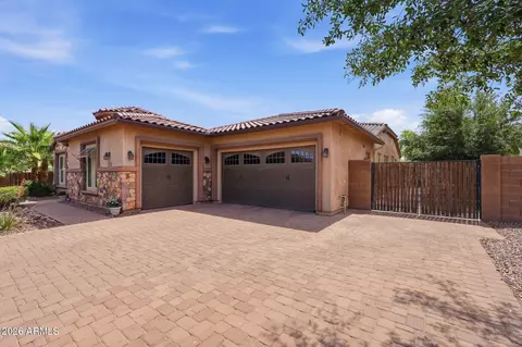 Exterior - 7827 S Sequoia Dr, Gilbert, AZ 85298 photo 4 of 14