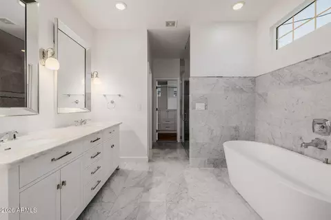 Bath - 4021 E Glenrosa Ave, Phoenix, AZ 85018 photo 3 of 6