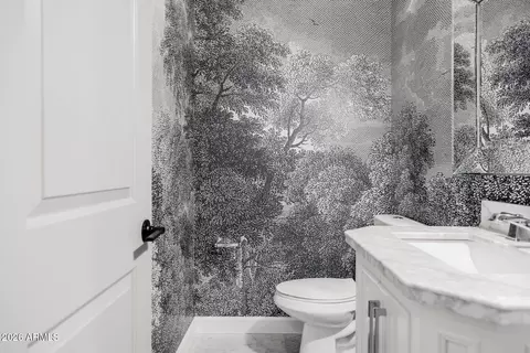 Bath - 4021 E Glenrosa Ave, Phoenix, AZ 85018 photo 2 of 6