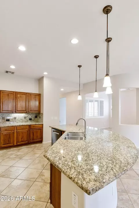 Kitchen - 4437 E Jude Ln, Gilbert, AZ 85298 photo 4 of 8
