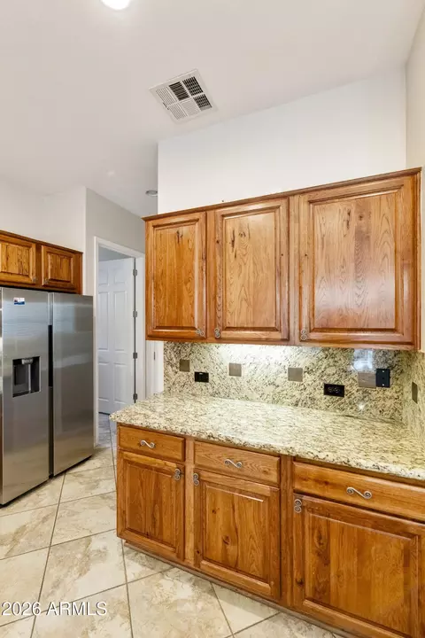 Kitchen - 4437 E Jude Ln, Gilbert, AZ 85298 photo 6 of 8
