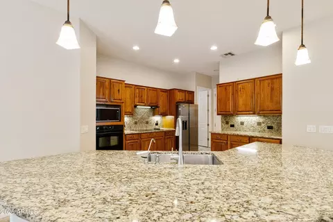Kitchen - 4437 E Jude Ln, Gilbert, AZ 85298 photo 5 of 8