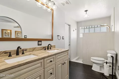 Bath - 4242 E Sheena Dr, Phoenix, AZ 85032 photo 1 of 5