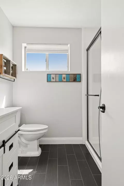 Bath - 4242 E Sheena Dr, Phoenix, AZ 85032 photo 2 of 3
