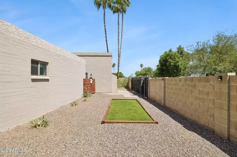 Exterior - 4242 E Sheena Dr, Phoenix, AZ 85032 photo 2 of 4