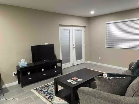 Living - 4514 N 14th Pl, Phoenix, AZ 85014 photo 2 of 2