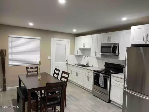 Kitchen - 4514 N 14th Pl, Phoenix, AZ 85014 photo 5 of 5