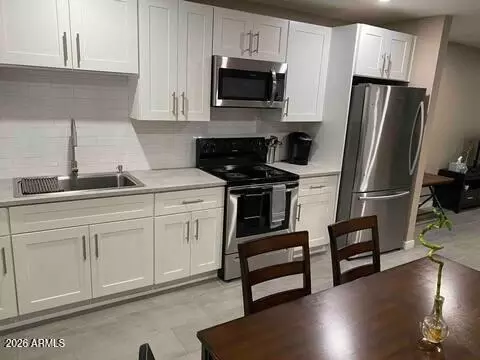 Kitchen - 4514 N 14th Pl, Phoenix, AZ 85014 photo 4 of 5
