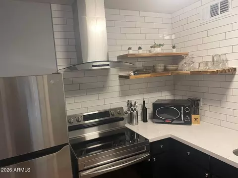 Kitchen - 4514 N 14th Pl, Phoenix, AZ 85014 photo 2 of 5