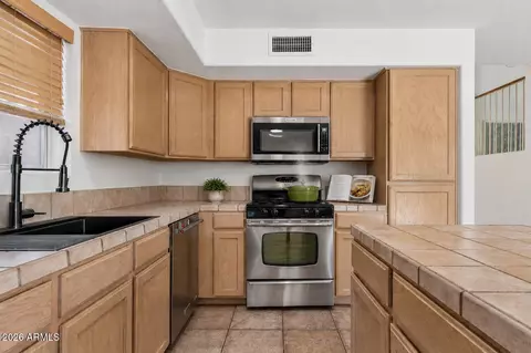 Kitchen - 3884 E Stanford Ave E, Gilbert, AZ 85234 photo 2 of 2
