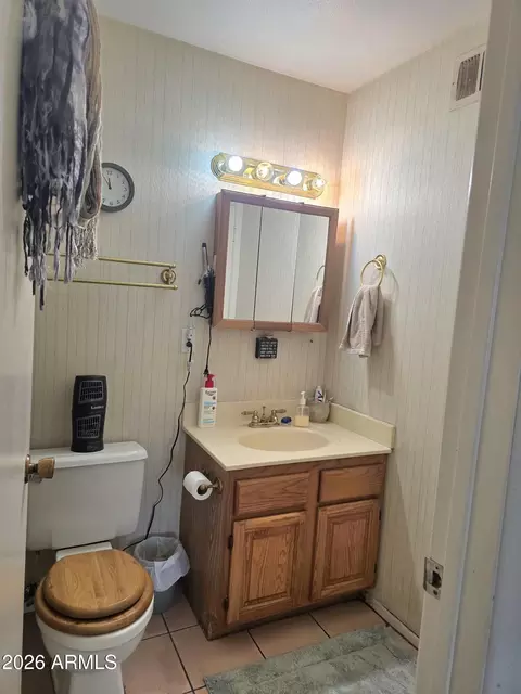 Bath - 934 E Montebello Ave, Phoenix, AZ 85014 photo 2 of 2