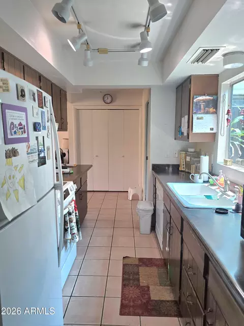Kitchen - 934 E Montebello Ave, Phoenix, AZ 85014 photo 2 of 2