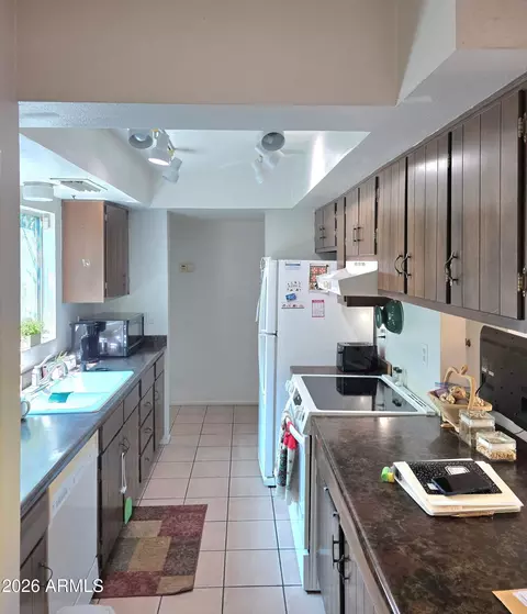 Kitchen - 934 E Montebello Ave, Phoenix, AZ 85014 photo 1 of 2