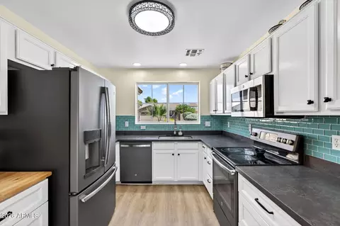 Kitchen - 3565 E Woodside Way, Gilbert, AZ 85297 photo 1 of 2