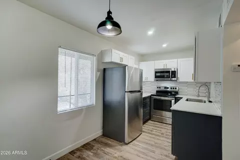 Kitchen - 2919 N 38th St, Phoenix, AZ 85018 photo 1 of 2