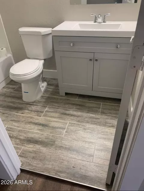 Bath - 1656 E Indianola Ave, Phoenix, AZ 85016 photo 2 of 6