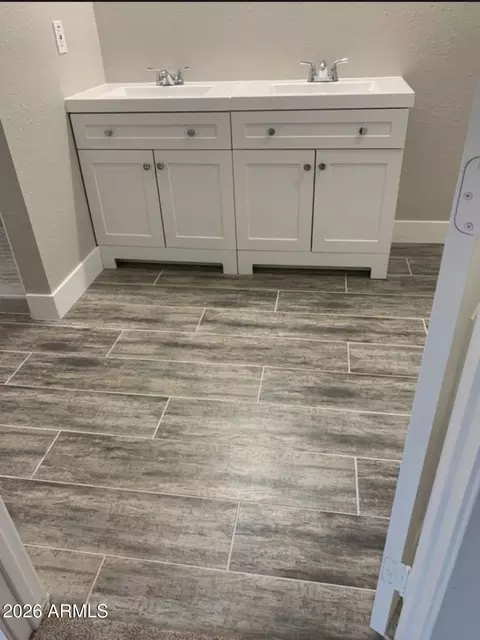 Bath - 1656 E Indianola Ave, Phoenix, AZ 85016 photo 4 of 6