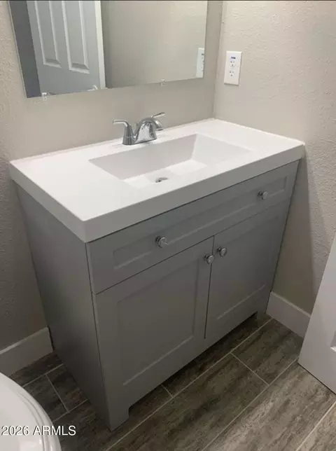 Bath - 1656 E Indianola Ave, Phoenix, AZ 85016 photo 3 of 6