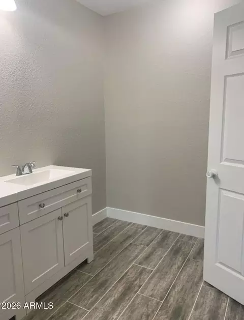Bath - 1656 E Indianola Ave, Phoenix, AZ 85016 photo 1 of 6