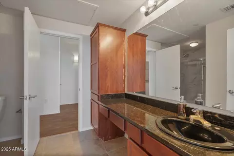 Bath - 3302 N 7th St #319, Phoenix, AZ 85014 photo 3 of 3