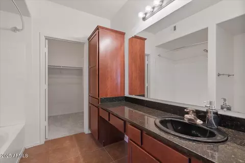 Bath - 3302 N 7th St #319, Phoenix, AZ 85014 photo 1 of 3
