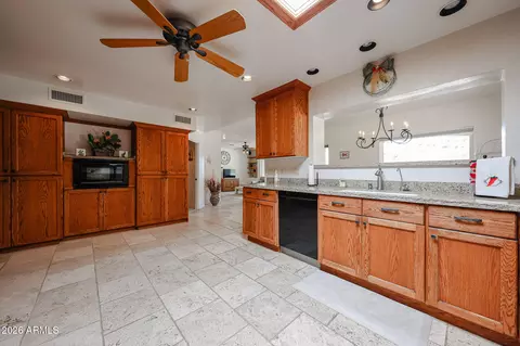 Kitchen - 4201 E Pearce Rd, Phoenix, AZ 85044 photo 4 of 5