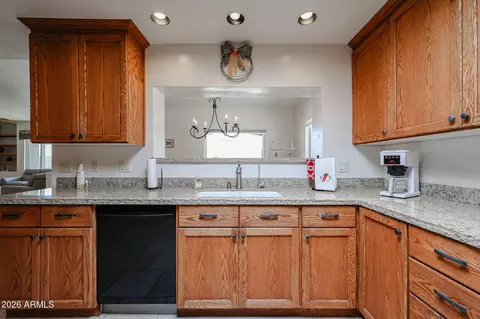 Kitchen - 4201 E Pearce Rd, Phoenix, AZ 85044 photo 5 of 5
