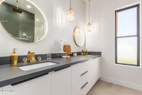 Bath - 3014 E Avalon Dr, Phoenix, AZ 85016 photo 1 of 7