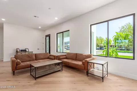 Living - 3014 E Avalon Dr, Phoenix, AZ 85016 photo 2 of 4