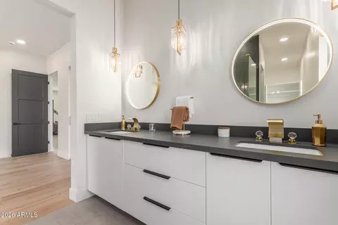 Bath - 3014 E Avalon Dr, Phoenix, AZ 85016 photo 2 of 7