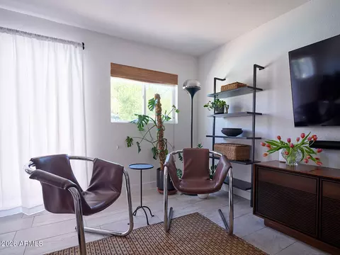 Living - 1038 Elm St, Phoenix, AZ 85014 photo 3 of 4