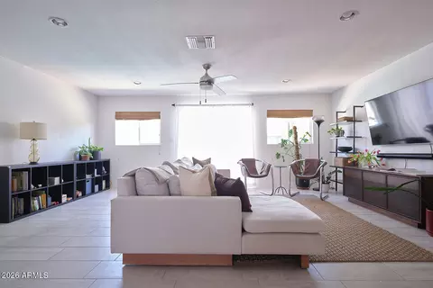 Living - 1038 Elm St, Phoenix, AZ 85014 photo 2 of 4