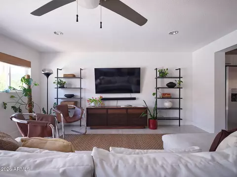 Living - 1038 Elm St, Phoenix, AZ 85014 photo 1 of 4