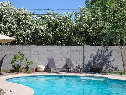 Exterior - 1038 Elm St, Phoenix, AZ 85014 photo 1 of 6