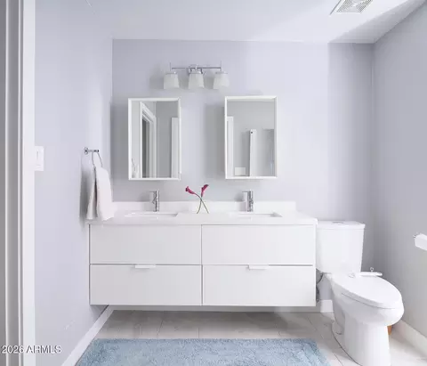 Bath - 1038 Elm St, Phoenix, AZ 85014 photo 3 of 4