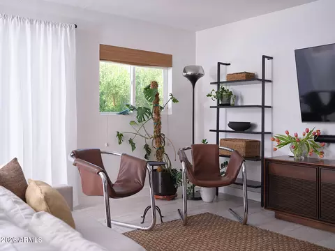 Living - 1038 Elm St, Phoenix, AZ 85014 photo 4 of 4