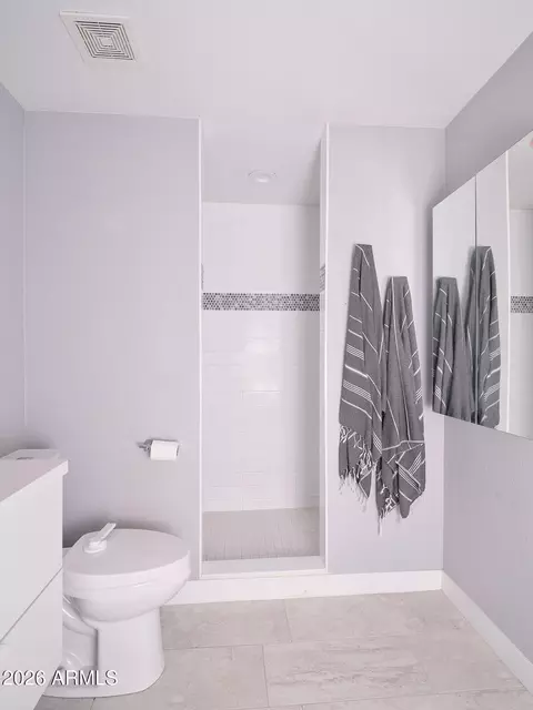 Bath - 1038 Elm St, Phoenix, AZ 85014 photo 4 of 4