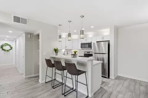 8055 E Thomas Rd #H102, Scottsdale, AZ 85251