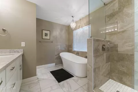 Bath - 3025 E Campbell Ave, Phoenix, AZ 85016 photo 2 of 5