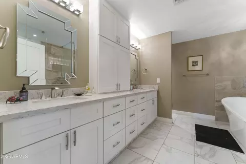 Bath - 3025 E Campbell Ave, Phoenix, AZ 85016 photo 1 of 5