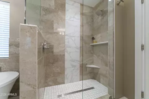 Bath - 3025 E Campbell Ave, Phoenix, AZ 85016 photo 3 of 5