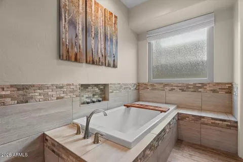 Bath - 3910 E Hiddenview Dr, Phoenix, AZ 85048 photo 3 of 4